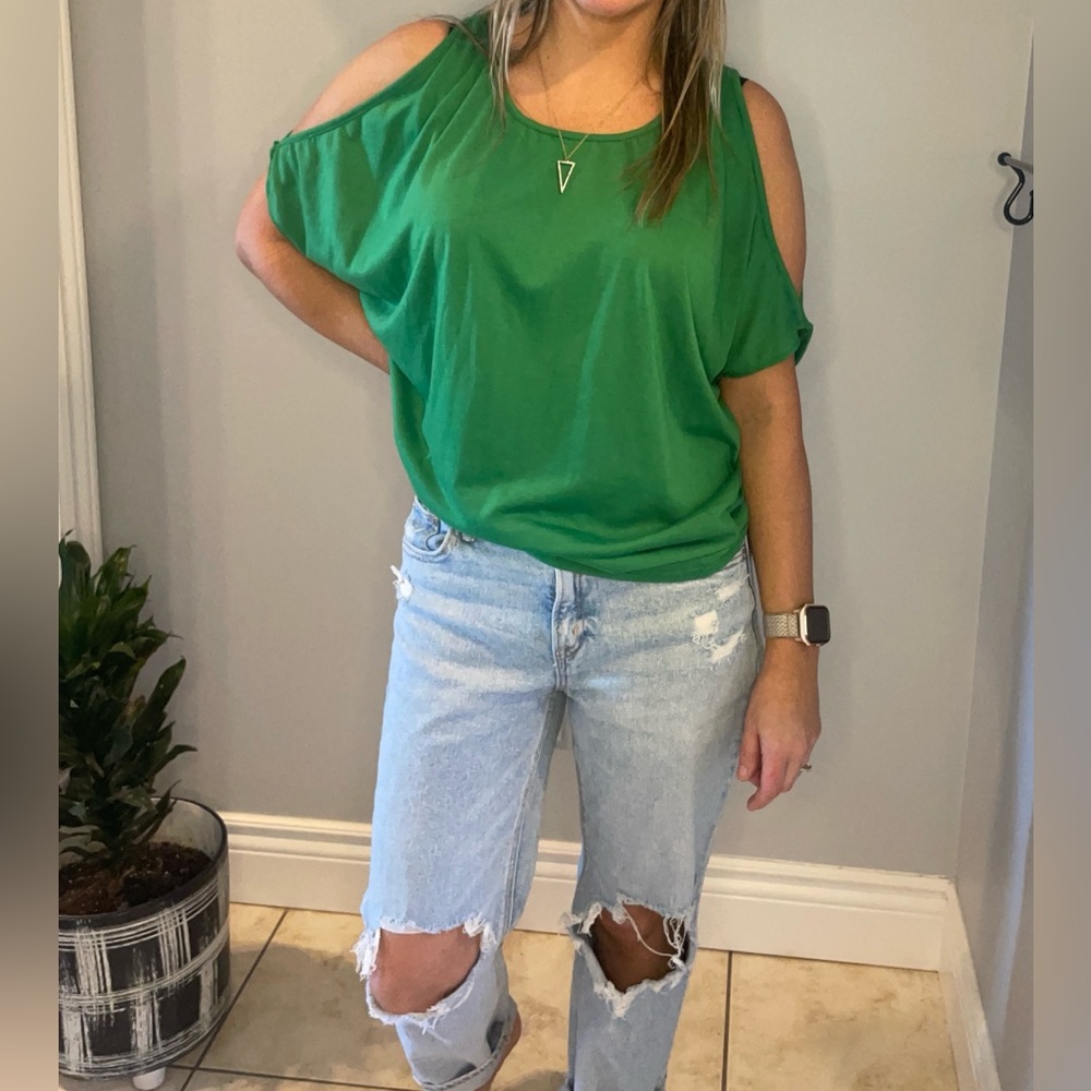🎉 5/$20 Open shoulder top